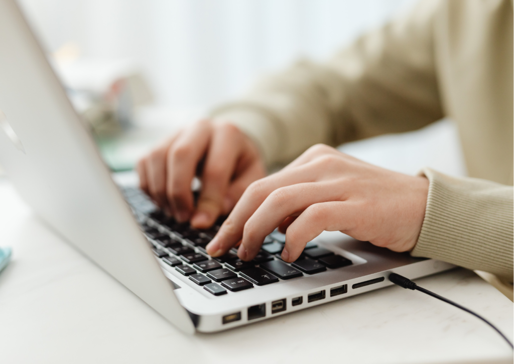 Blog topics that attract buyers